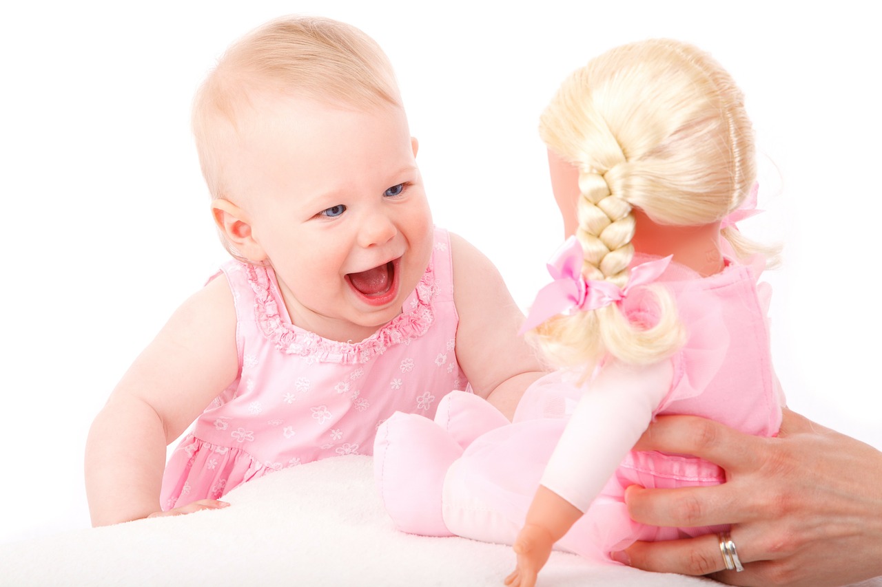 Comment bien choisir votre poupée à jouer en respectant la tranche d'âge de  l'enfant ?